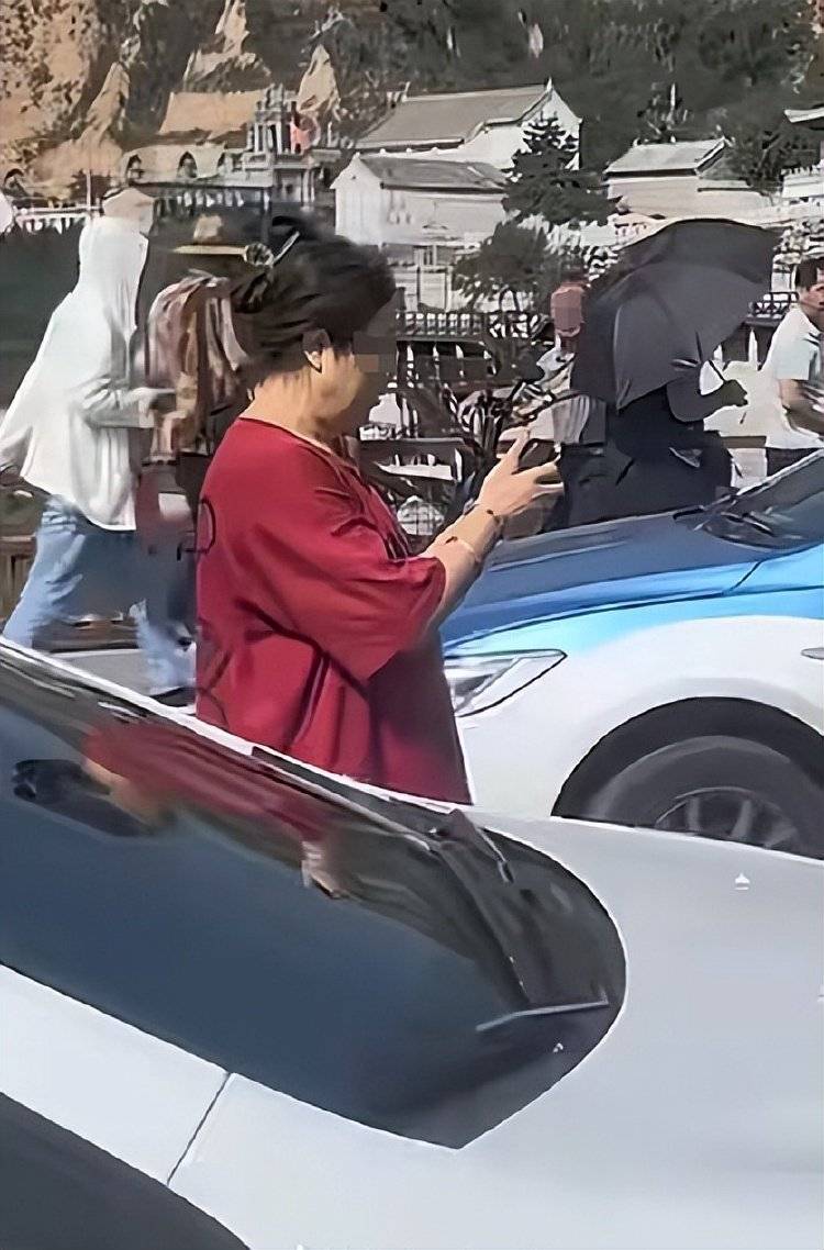 女子在山西小西天景区逆行顶撞交警？当地：她着急去洗澡，交警未受伤