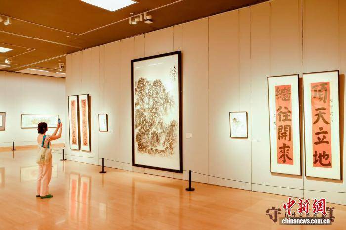 守真——石朴艺术展在中国美术馆开幕，尽显