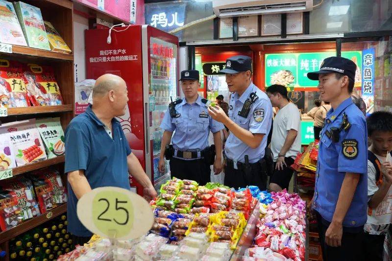 北京西城警方统一行动，打击夏季街头现行违法犯罪