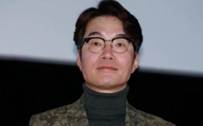 一名55岁的女演员被发现死在汽车中，并因酒后驾