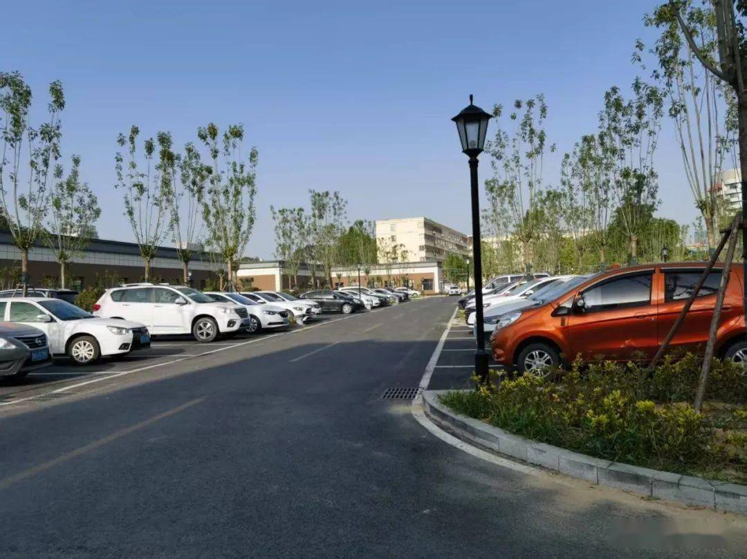 济宁:持续推进公共停车场建设 缓解群众就医停车难题