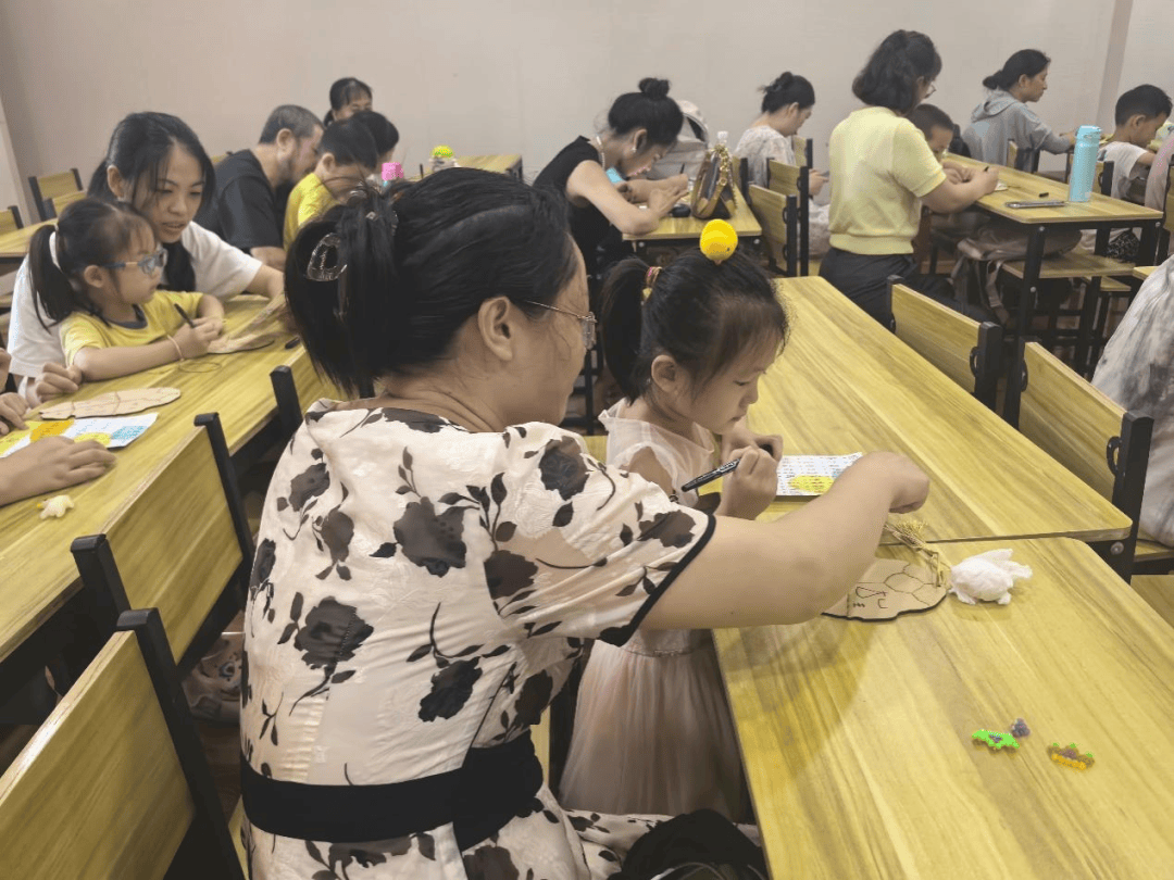 长沙市妇女儿童活动中心开展暑期儿童关爱服务活动，为孩子们送上缤纷假期