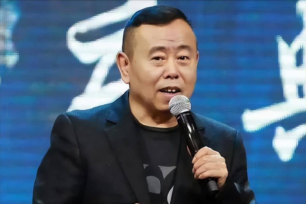 全家移民真相大白2年，享正师级待遇的潘长江，已走上另一条大道