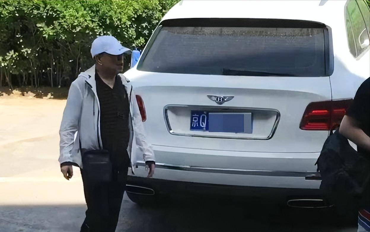 全家移民真相大白2年，享正师级待遇的潘长江，已走上另一条大道