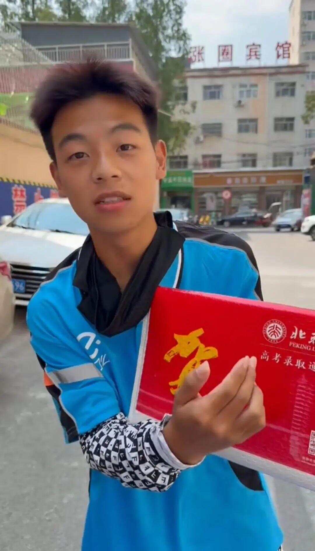 外卖男孩Wang Jiahao在北京大学!每天约7个小时的