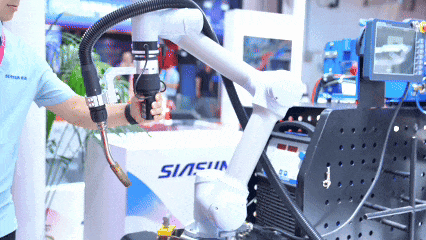 具身智能,创变未来!新松亮相北京世界机器人大会