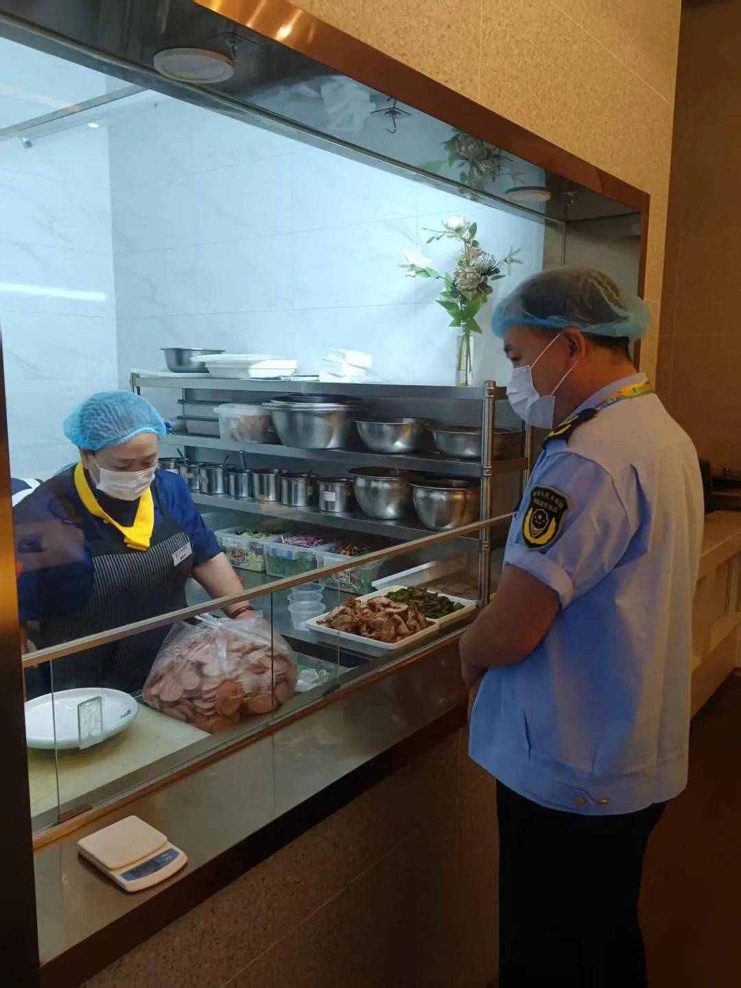【雷霆行动】喀旗市场监管局开展餐饮服务单位食品安全专项检查
