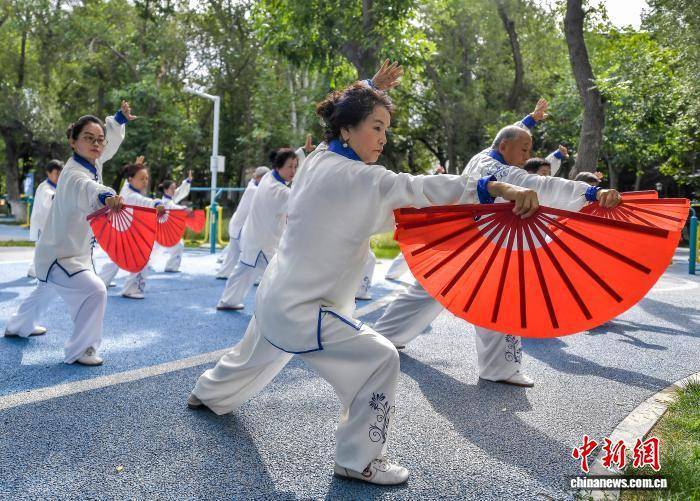 2025年新疆维吾尔自治区暨乌鲁木齐市“全民健身日”主题活动举行