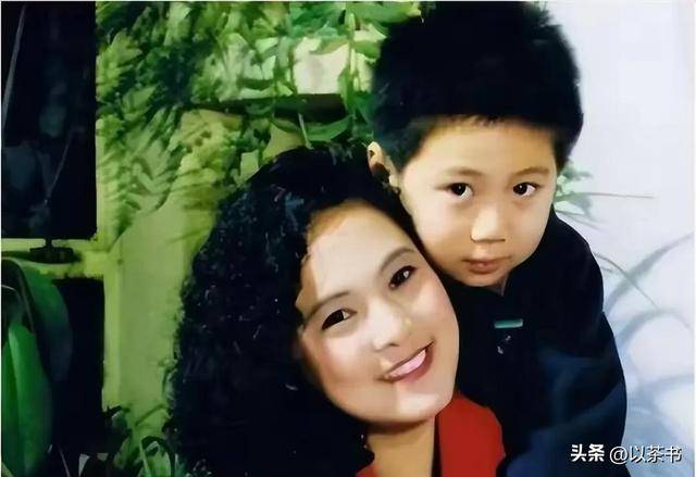 郭凯敏二婚老婆露面，长相惊艳身份厉害，儿子原来是我们熟悉的他