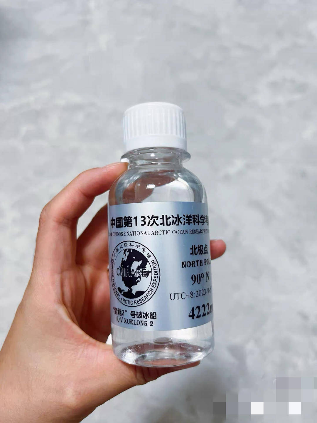 科考队员公开出售“北极海水” ？称全国仅100瓶，标价9999元｜封面深镜