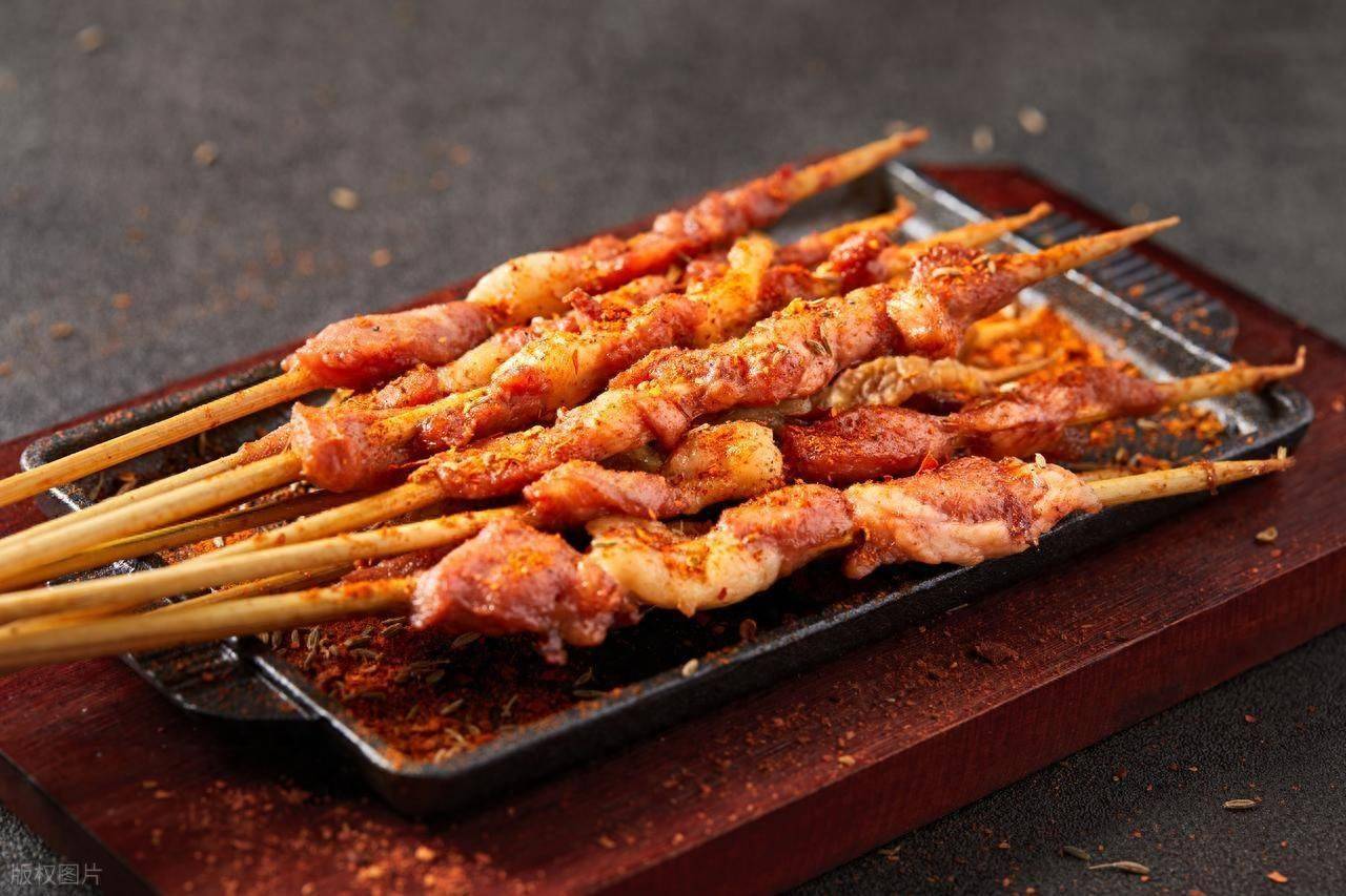 大且香的哈密烤羊肉串凭啥能俘获无数食客味