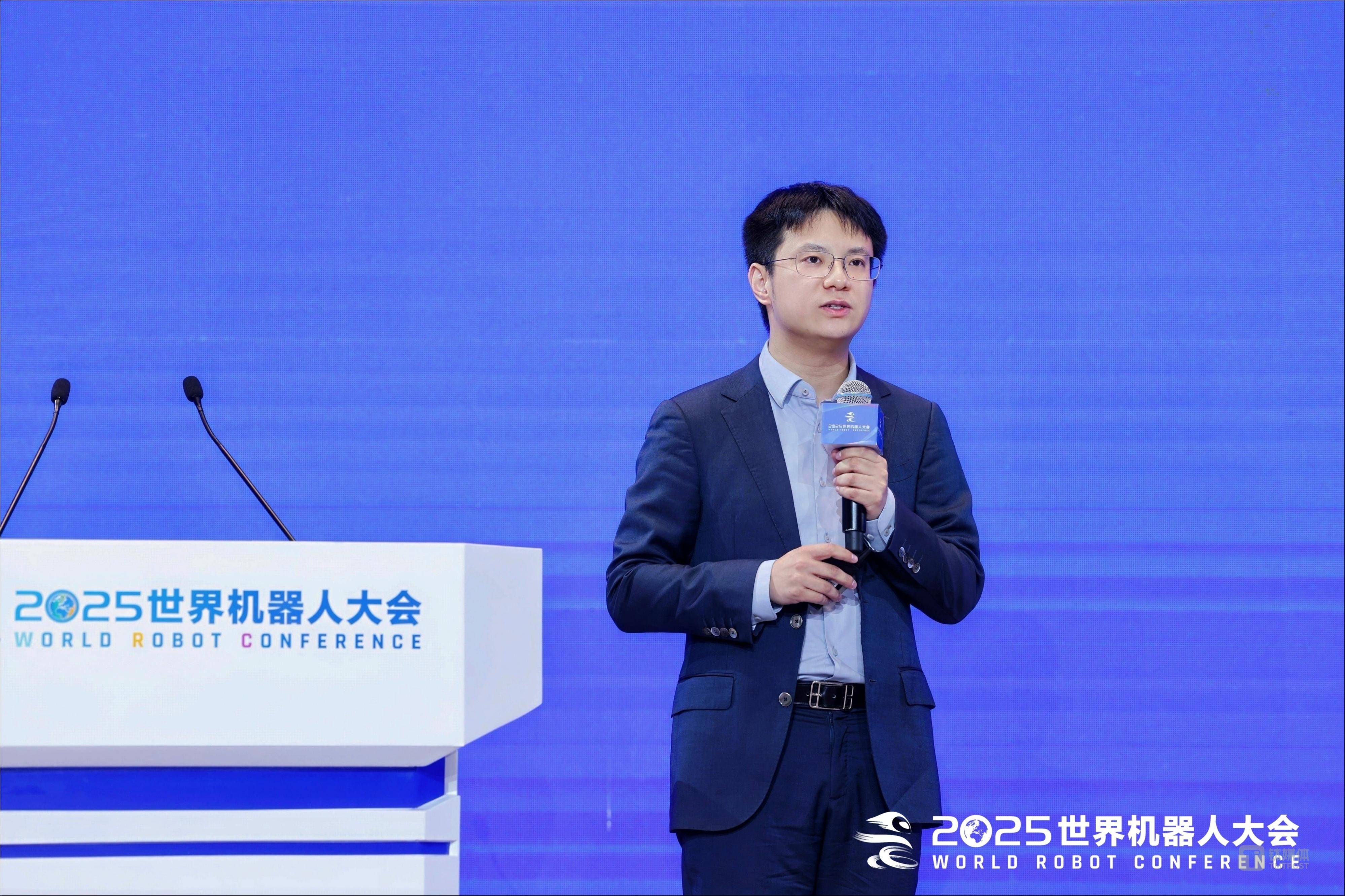 热爆了！中国机器人企业近100万家、融资超240亿，但仍有三大具身智能“非共识”争论