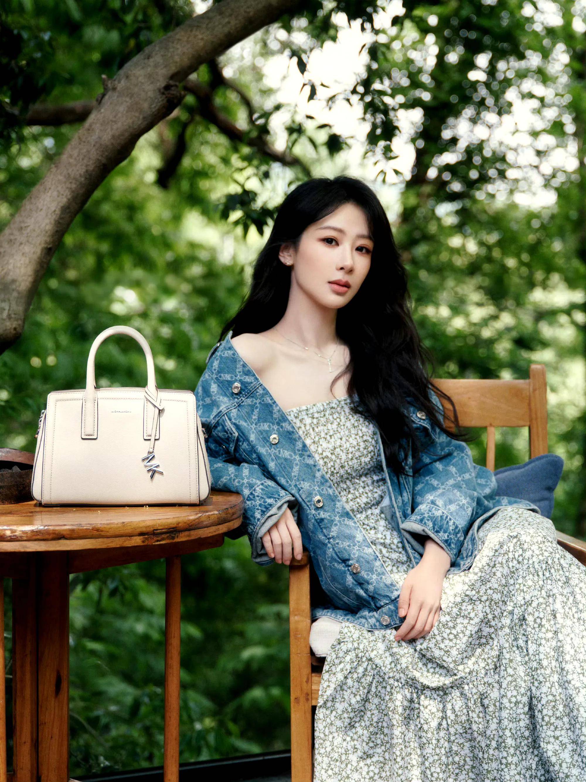 女星杨紫百变造型:如花似玉的容颜!