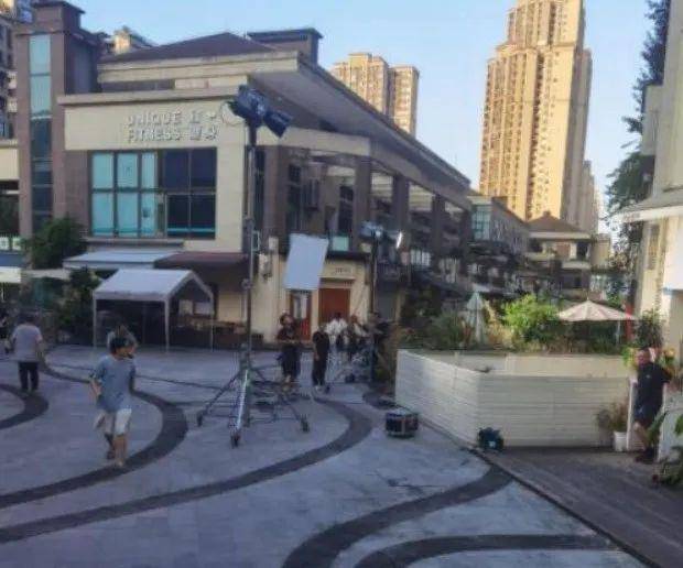 重庆的一名工作人员被指控非法占领道路并驱赶