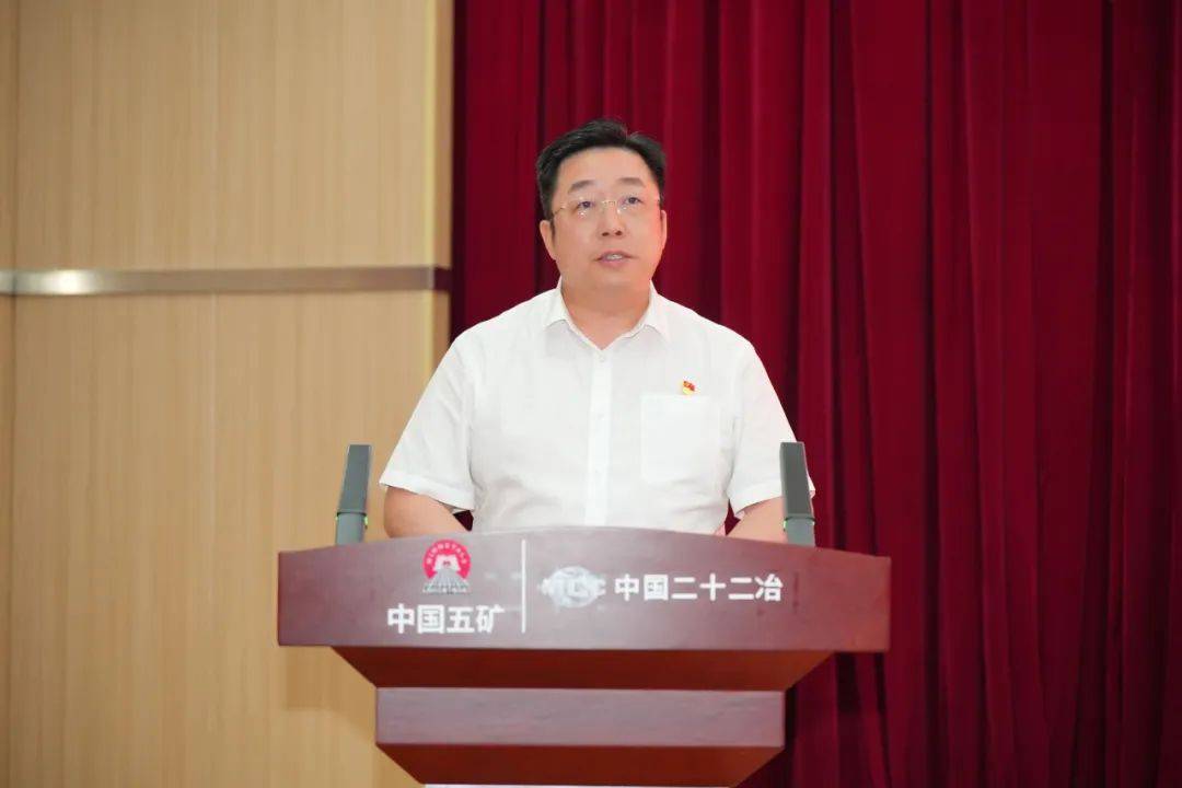 袁斯浪对新员工加入二十二冶表示热烈欢迎,并对他们提出了四点希望:一