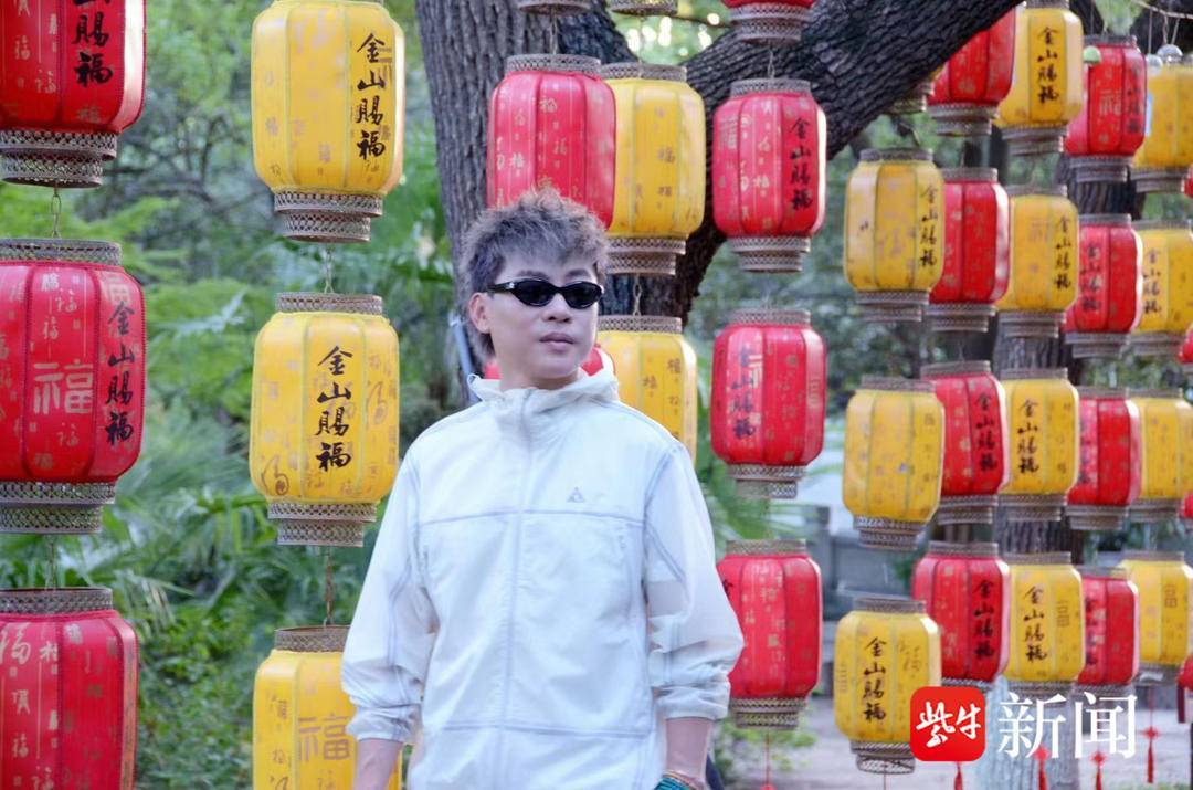 歌手胡彦斌到镇江：演唱会未开场，先畅游金山寺