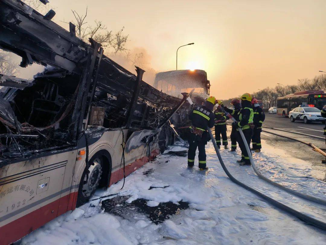 一客车侧翻致4人死亡！紧急提示→