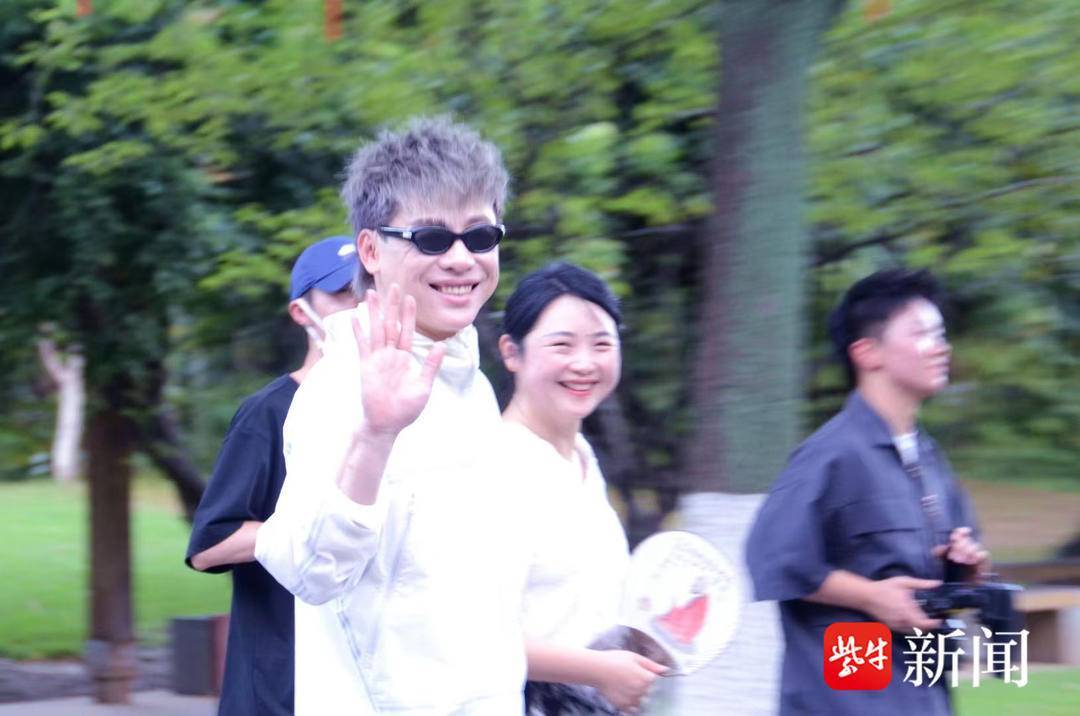 歌手胡彦斌到镇江：演唱会未开场，先畅游金山寺
