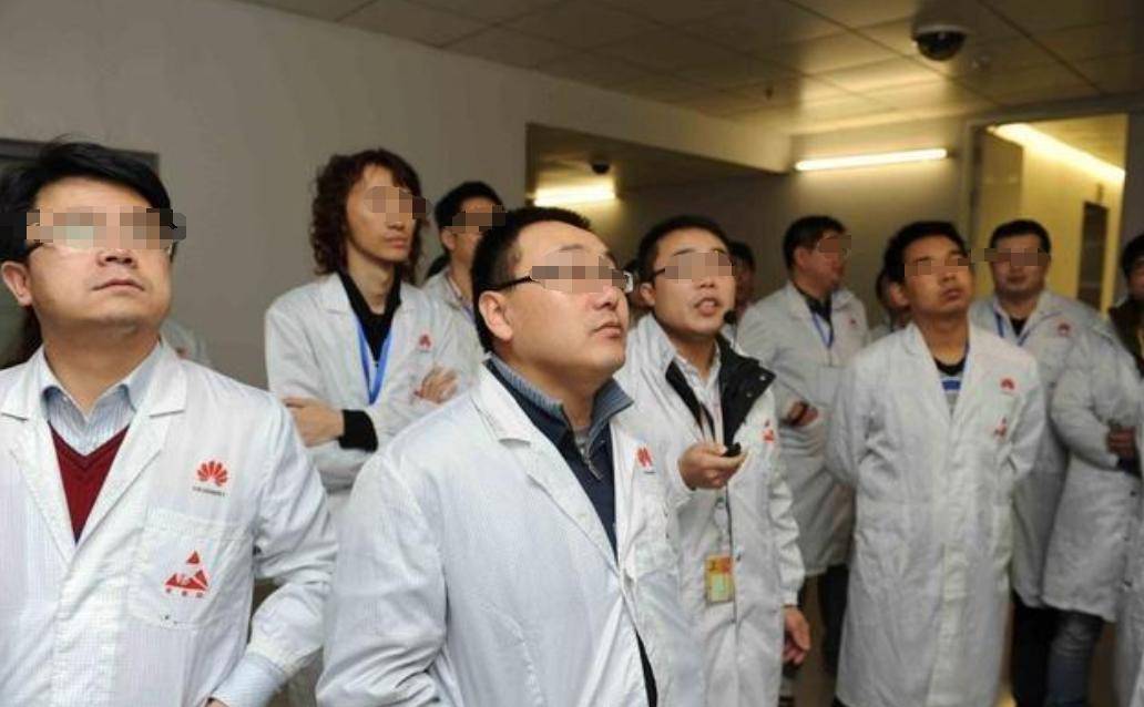 原创             叛逃中国！年薪600万的华为高管，美国身份被扒，案作案手段曝光