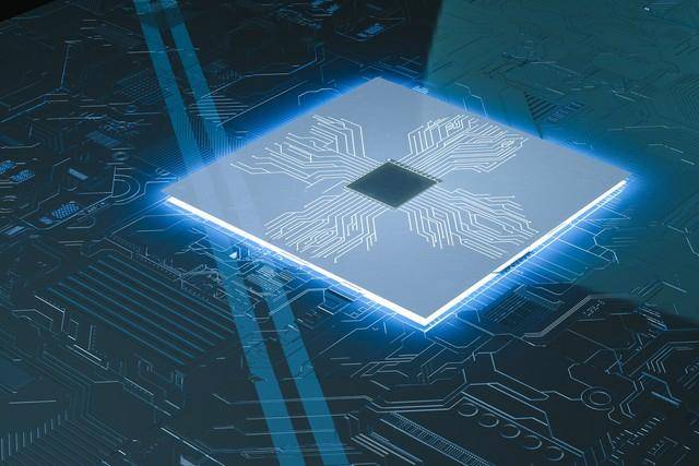 美专家:美国无药可救!特朗普已无好牌可打,100% 的芯片关税来了