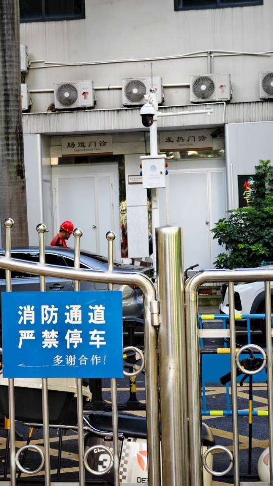 急难愁盼丨深圳宝安中医院发热门诊紧挨小区门口 回应：已优化流程