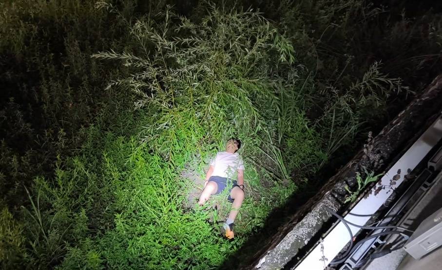 14岁少年少女一跃而下，轻生原因竟都是……