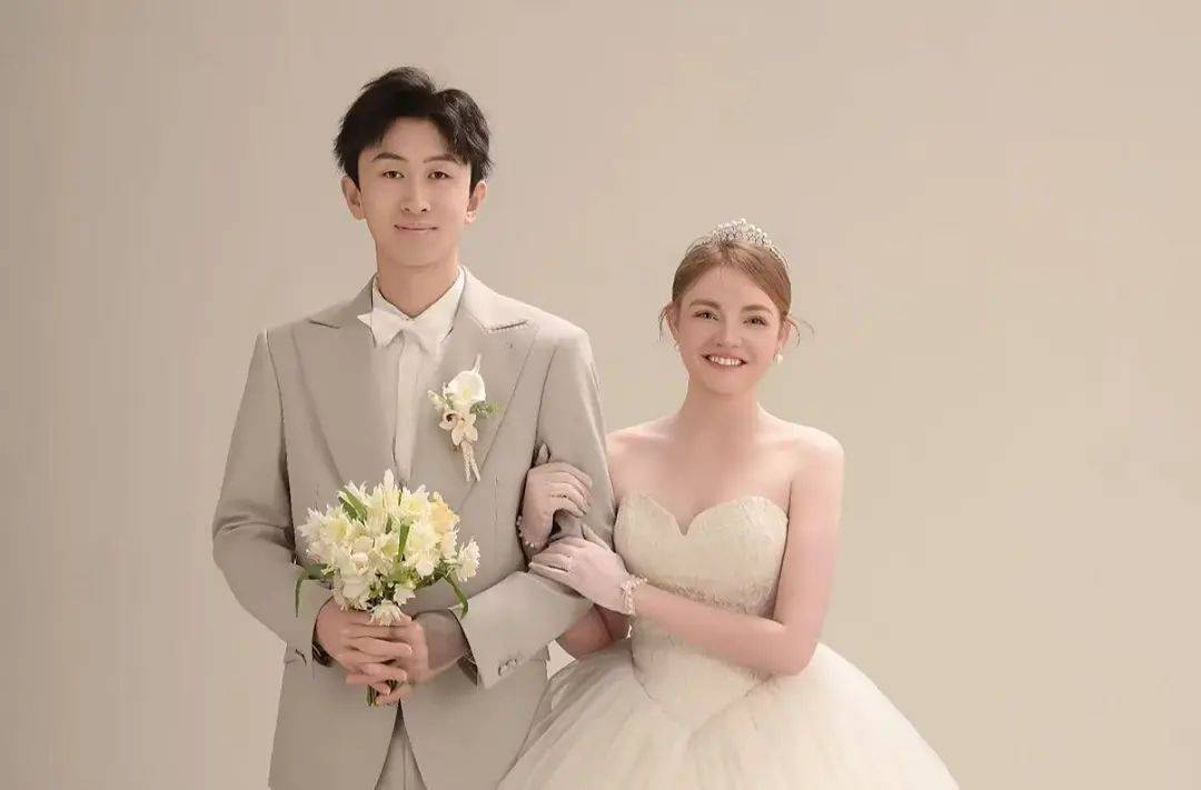 承认一见钟情！他们决定闪婚