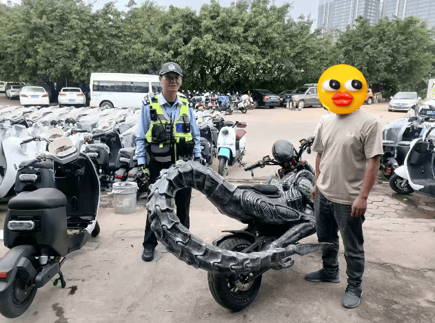 昆明街头惊现“异形”？警方：拿下！