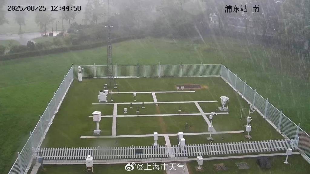 午后上海出现强对流天气：浦东局部出现冰雹、气温站半小时降13℃