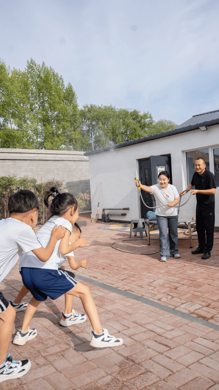 “我也妹想红啊！”东北三胞胎妈妈 意外闯出千万GMV带货路？