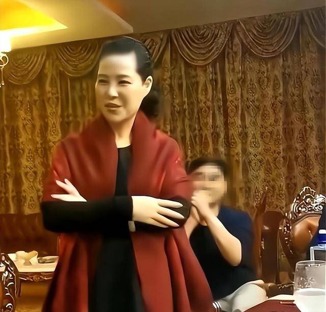 李双江儿子被曝在美国赌博输5800万，娱记紧急辟谣：李天一没出国
