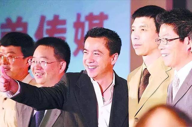 四年赔光64亿,华谊兄弟的倒台,从背刺周星驰的时候,就早有预兆