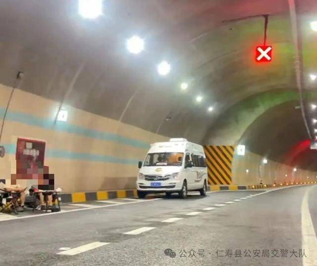 男子隧道内停车直播烧烤，“觉得隧道内温度适合露营”，被记9分罚200元，本人致歉：以为没通车，引以为戒