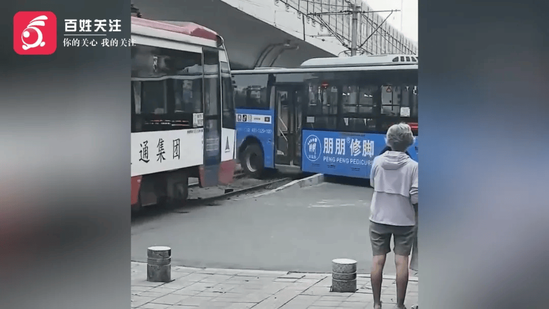 长春一公交车与有轨电车碰撞，致车内3人受伤，交警：公交车负事故全责
