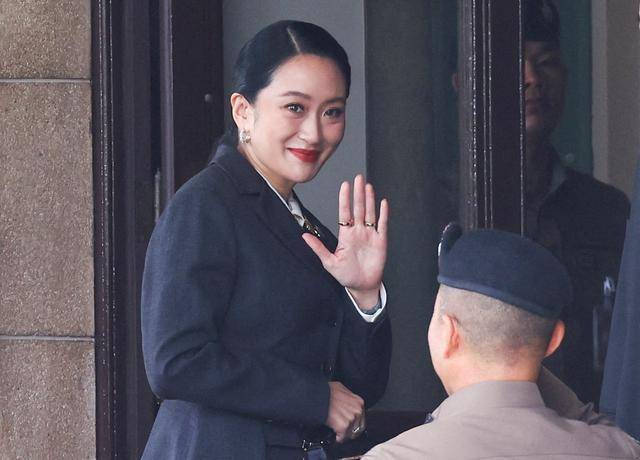 泰国宪法法院判了！佩通坦被正式解职，终究是洪森笑到了最后