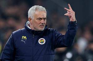 传奇落幕？穆里尼奥土超黯然下课，曼联或是狂人最佳归宿！