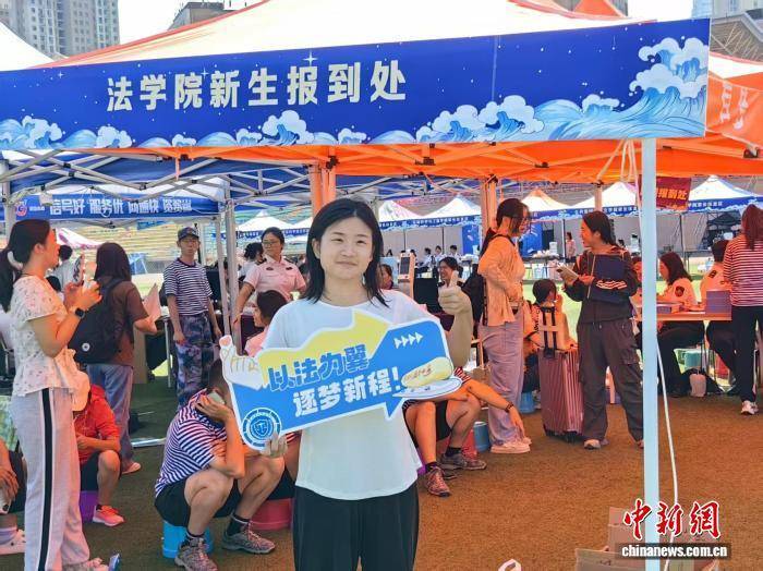 辽宁大连：在海上漂流36小时的“奇迹女孩”考上大连海事大学