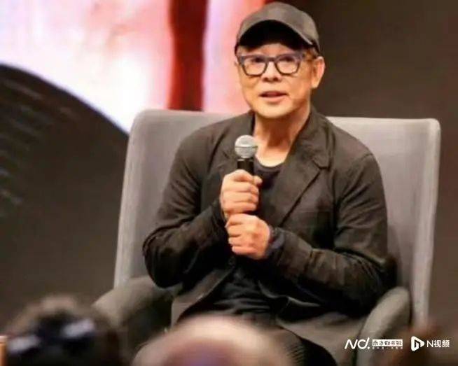 李连杰公布病情，“照镜子时发现了肿块”