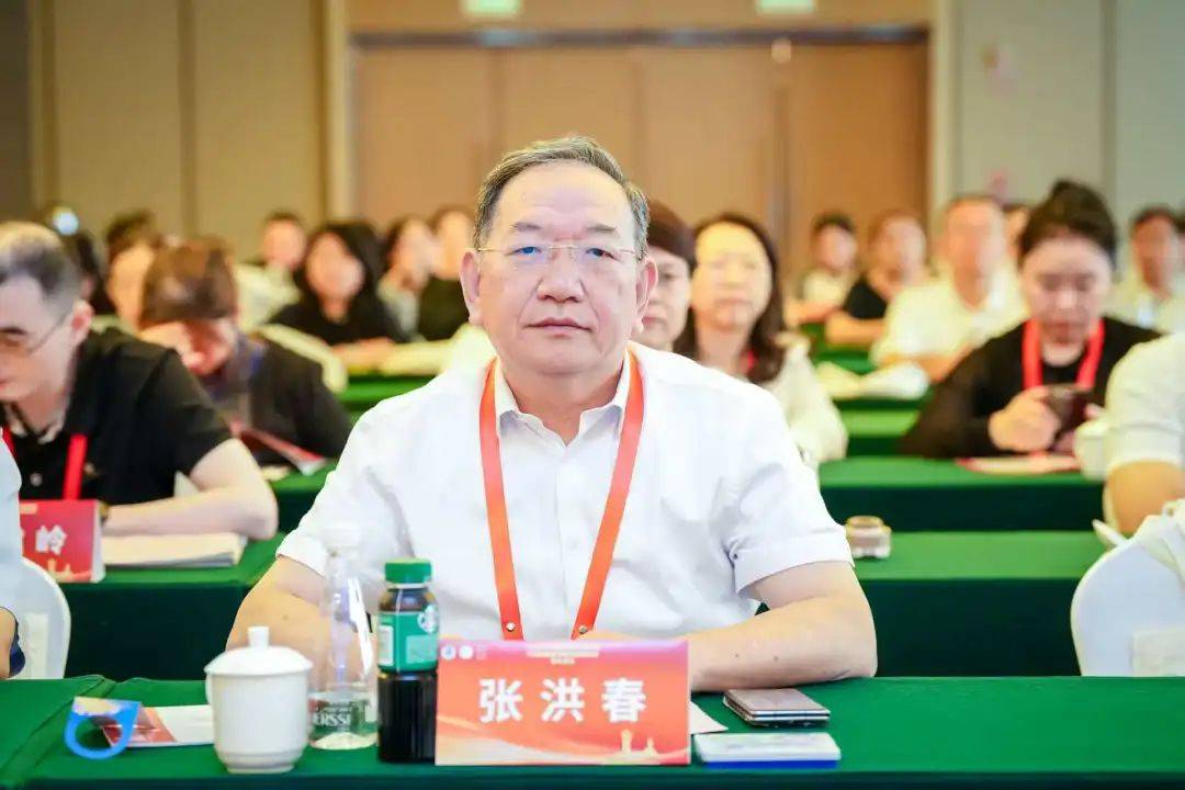 呼吸病学领域的专家学者,特别邀请了全国名中医周铭心教授,张洪春教授