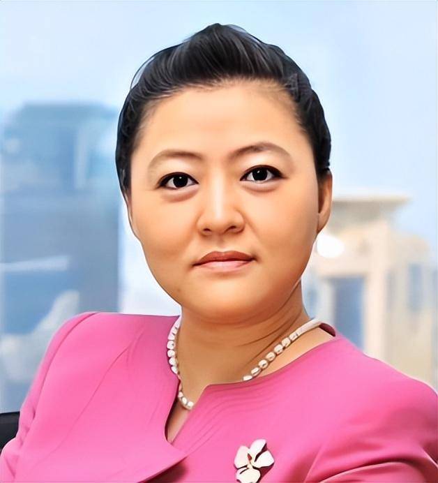 刘强东吃大排档，用塑料大碗喝散装白酒，京圈前女友肠子都悔青了