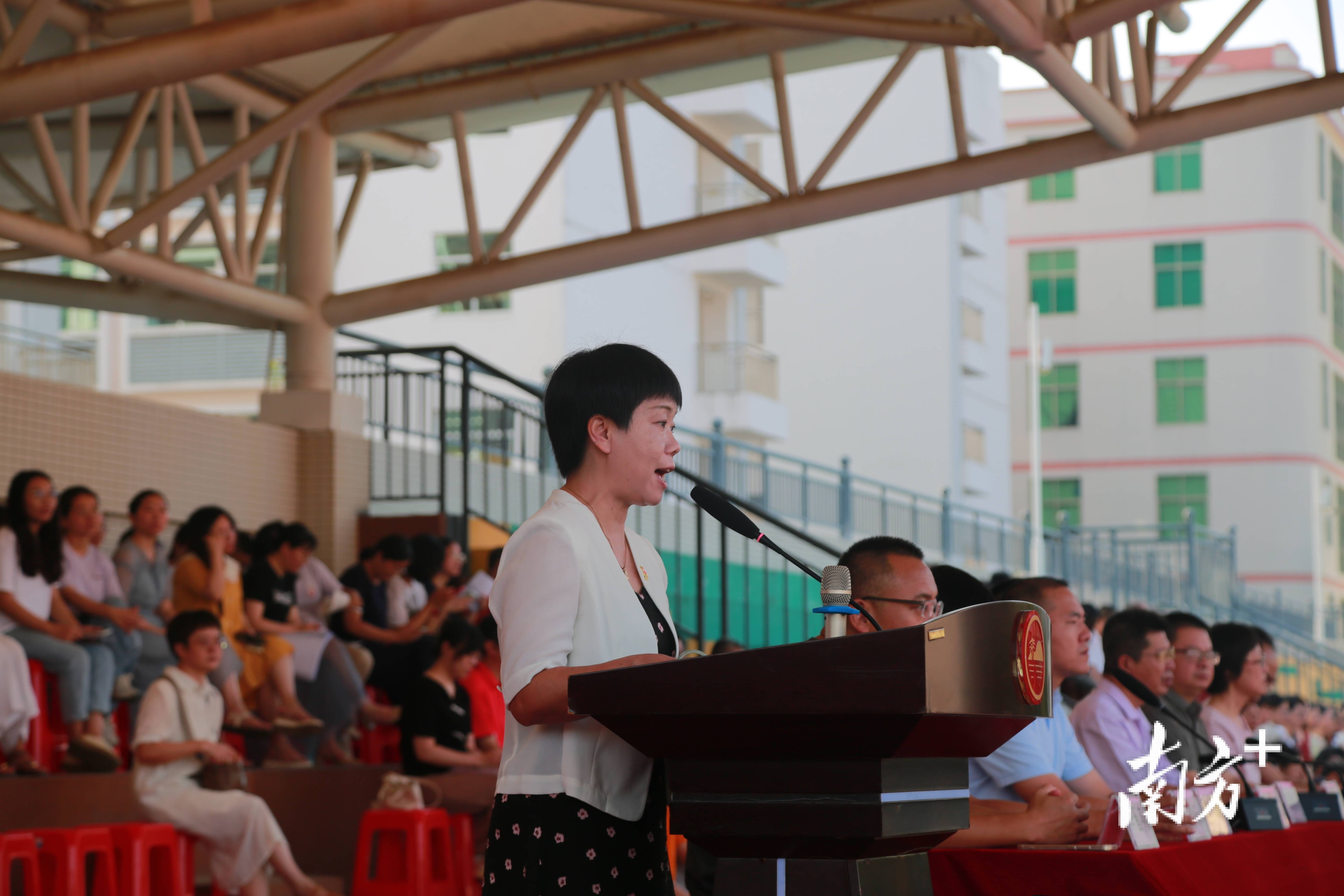 上午7时30分,潮州市高级中学举行开学典礼