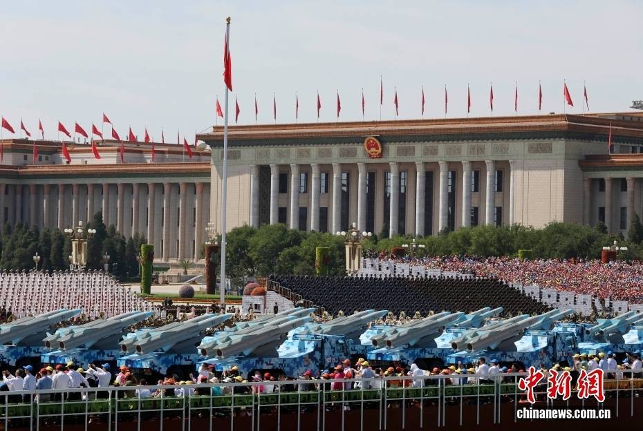 【中新画报】钢铁为笔 天空为卷 震撼回顾抗战胜利70周年阅兵