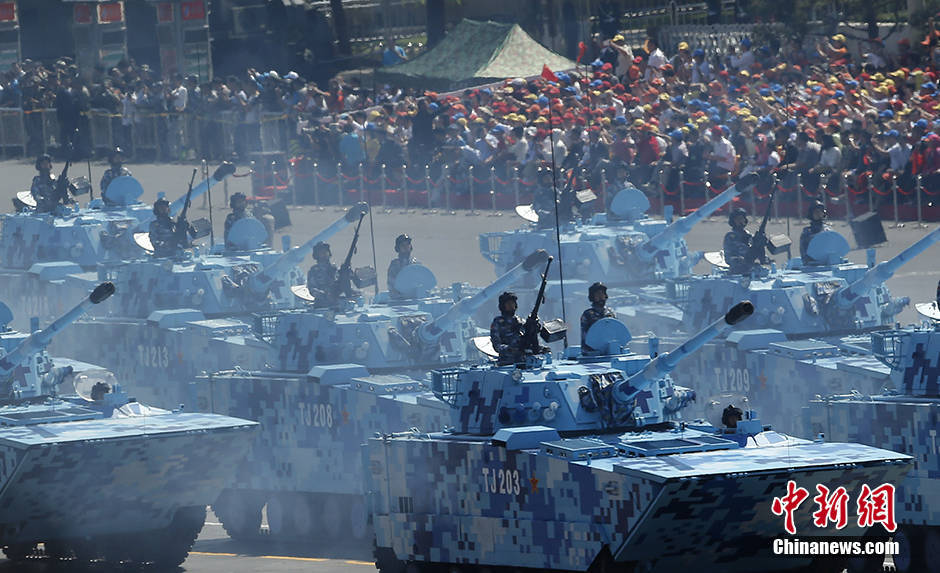 【中新画报】钢铁为笔 天空为卷 震撼回顾抗战胜利70周年阅兵