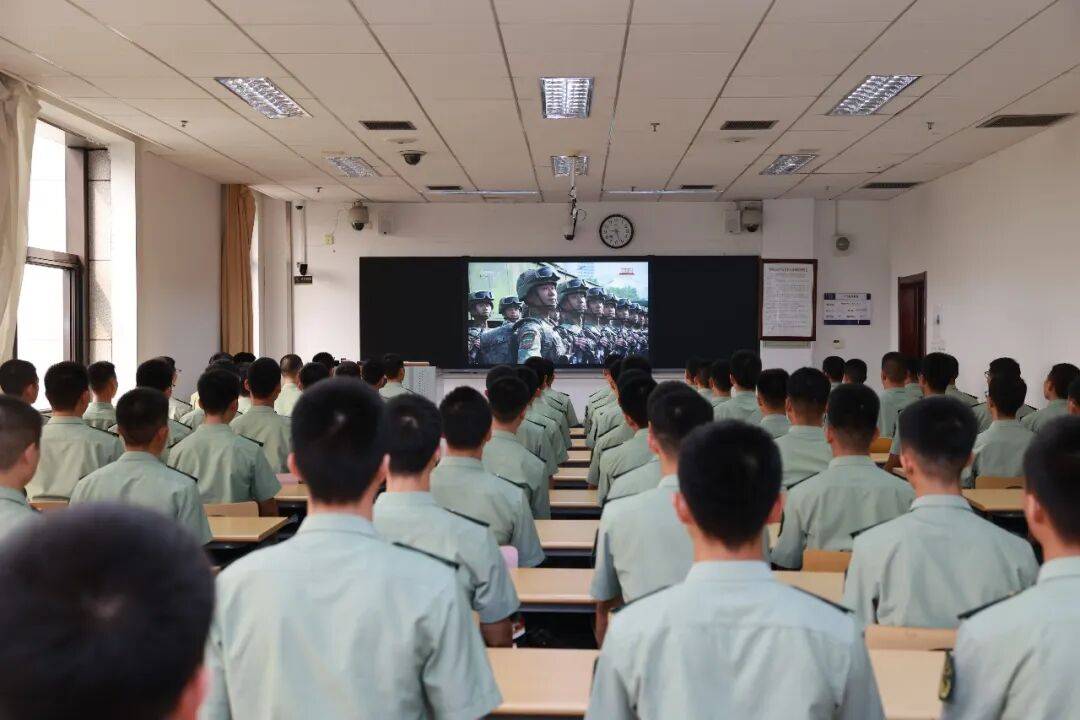 武警部队官兵收听收看纪念中国人民抗日战争暨世界反法西斯战争胜利80周年大会