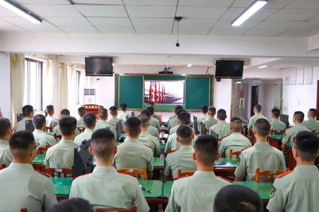 武警部队官兵收听收看纪念中国人民抗日战争暨世界反法西斯战争胜利80周年大会