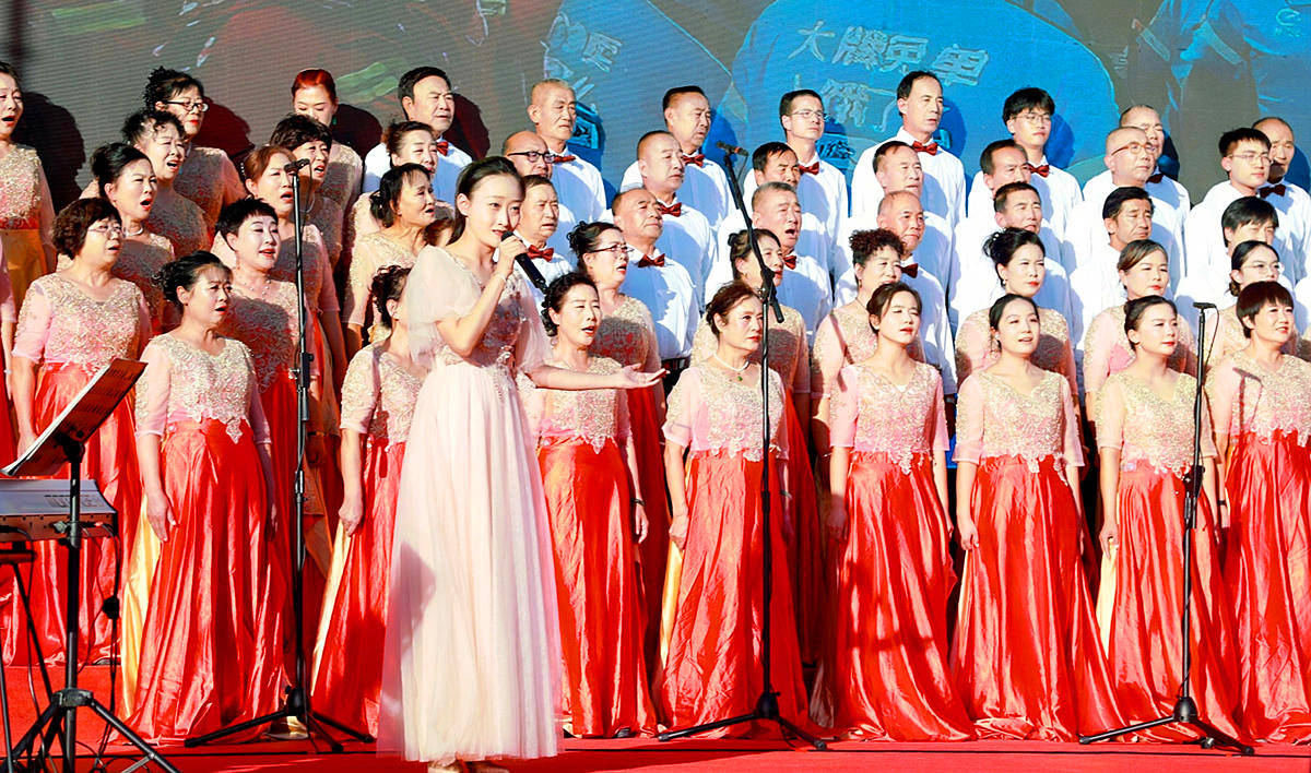 黄河岸边唱响《保卫黄河》 永宁仁存渡口群众合唱纪念中国人民抗战