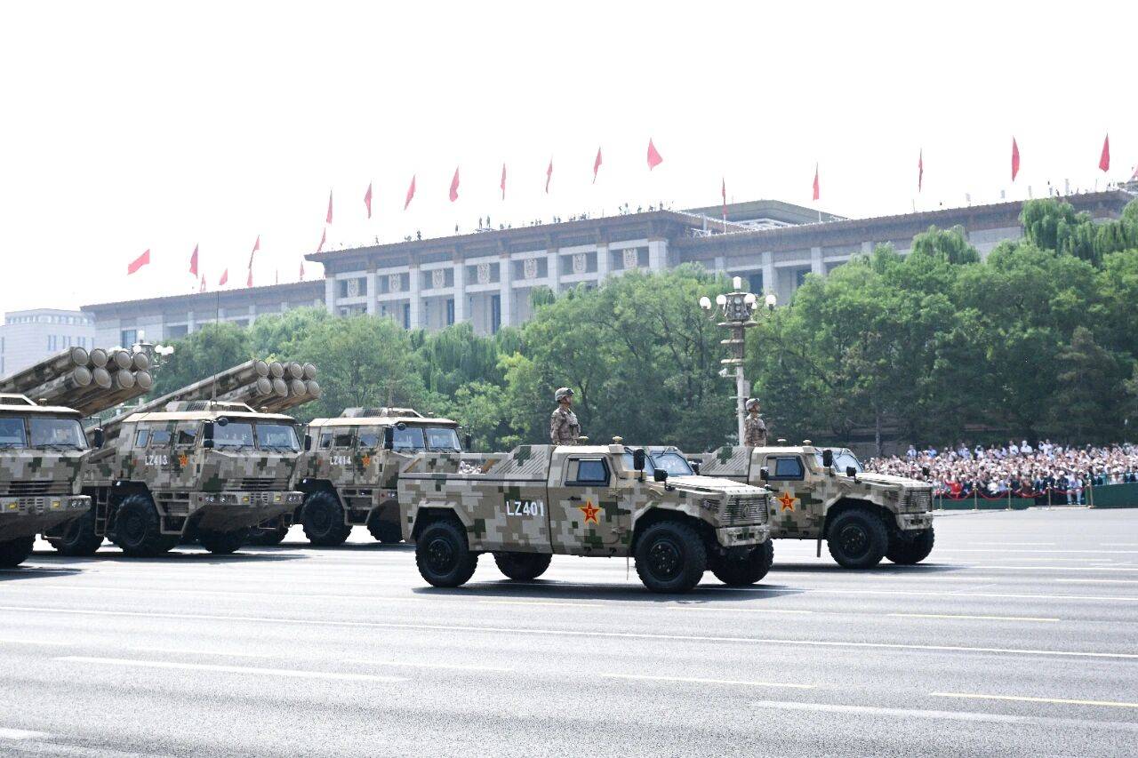 再看亿遍!九三阅兵东风军车高清大图来了