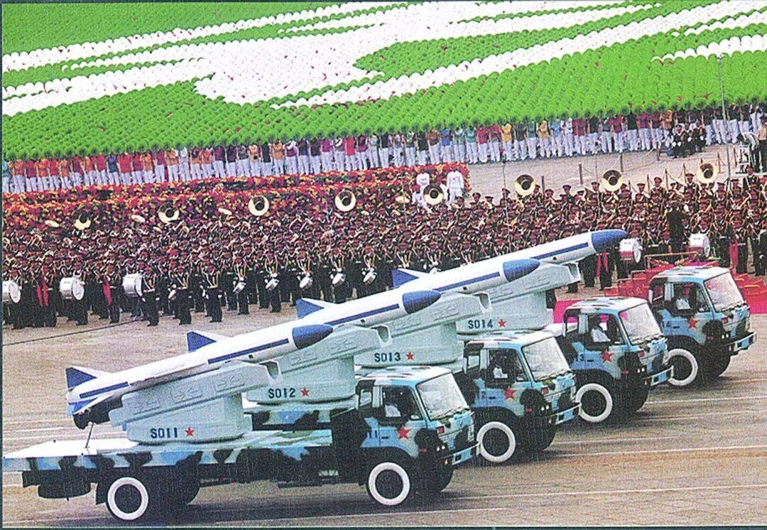 2009年建国60周年国庆阅兵式上,教8飞机分3个五机楔队,由我国首批歼击