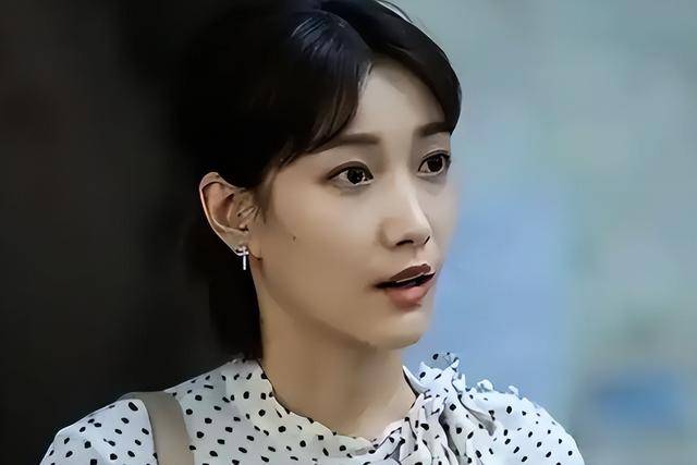为何长相平平却资源不断？冯小刚评价一针见血，被低估的星二代！
