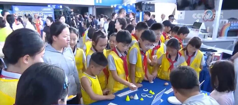 点亮少年科创梦想 多地举行多场科普活动让科学触手可及